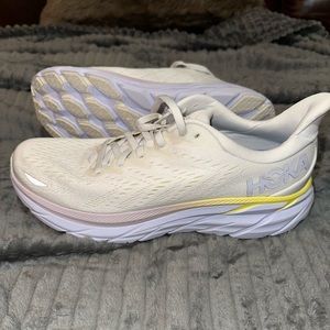 NWOT Hoka Clifton 8